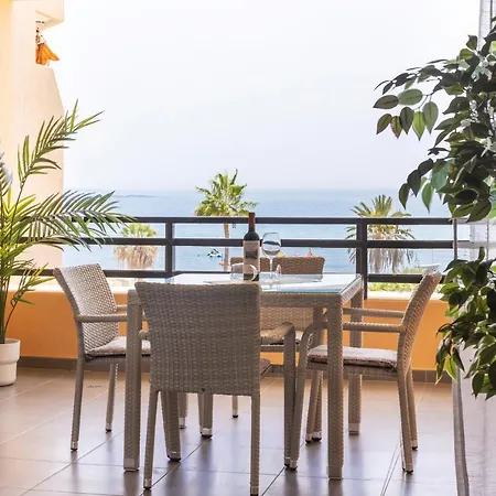 Frontline Penthouse With Heated Pool And Parking Apartamento Los Cristianos (Tenerife)