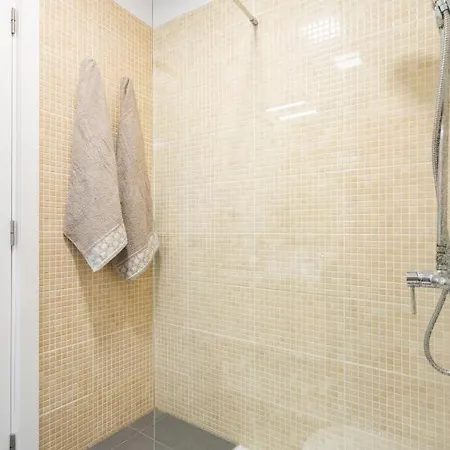 Frontline Penthouse With Heated Pool And Parking Lejlighed