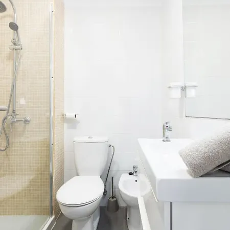 Frontline Penthouse With Heated Pool And Parking Lejlighed