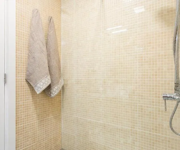 Frontline Penthouse With Heated Pool And Parking Appartement