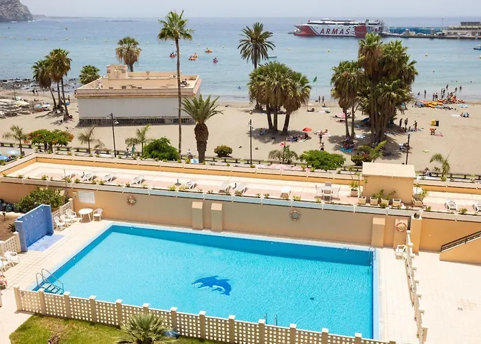 Frontline Penthouse With Heated Pool And Parking