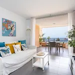 Frontline Penthouse With Heated Pool And Parking Apartmán