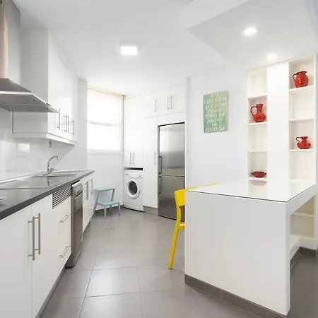 Frontline Penthouse With Heated Pool And Parking Appartement Los Cristianos (Tenerife)